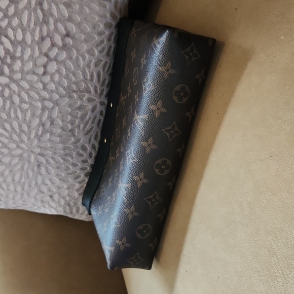 Louis Vuitton, Pallas Chain Monogram Canvas with Calfskin - Picture 5 of 16